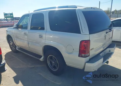 2004 Cadillac Escalade Standard z USA, uszkodzony, nr VIN 1GYEK63N74R290761
